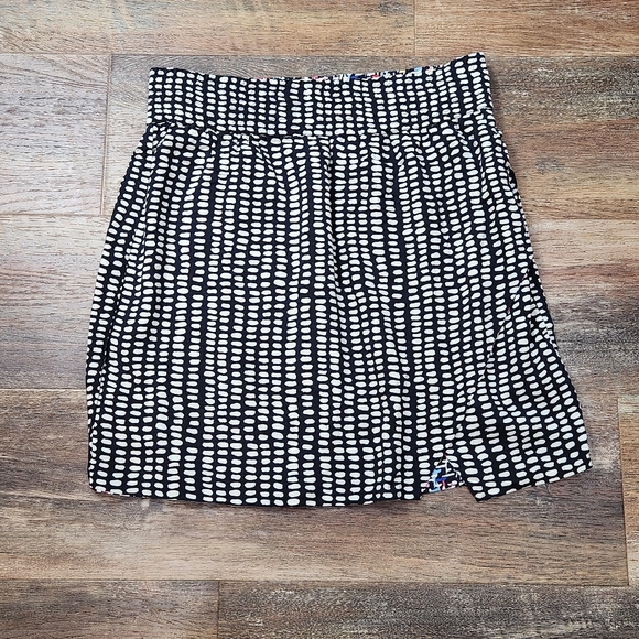 CAbi Reversible Faux Wrap Skirt Size Small - Picture 7 of 7